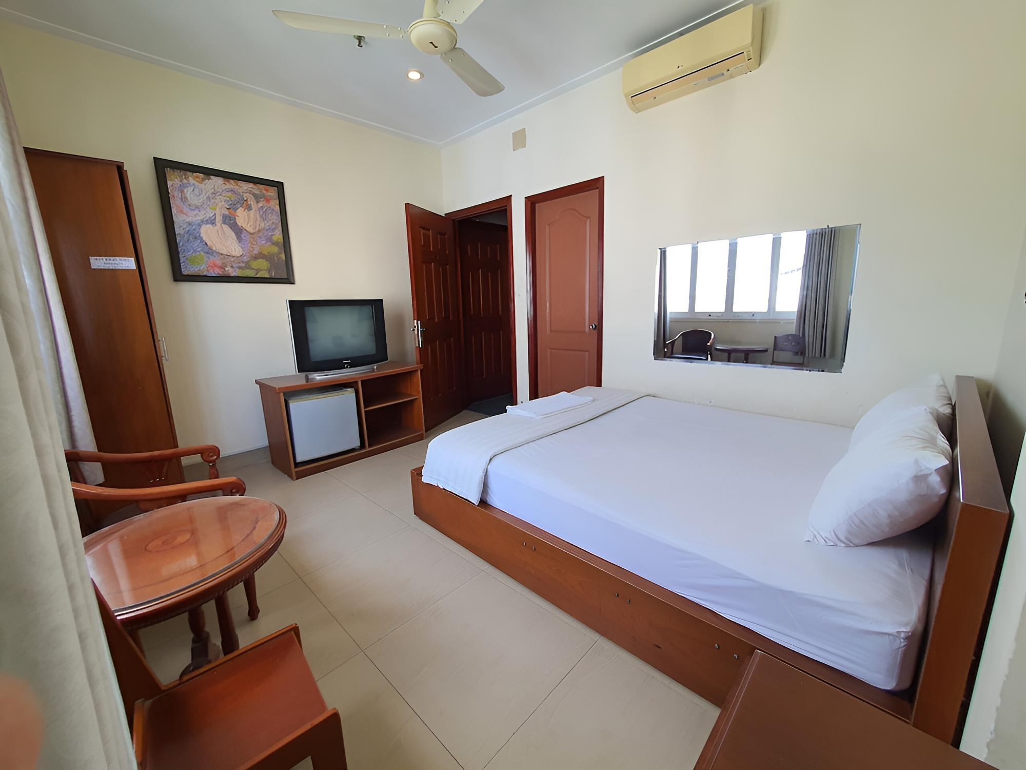The Six Hotel - Hoang Long Son 3