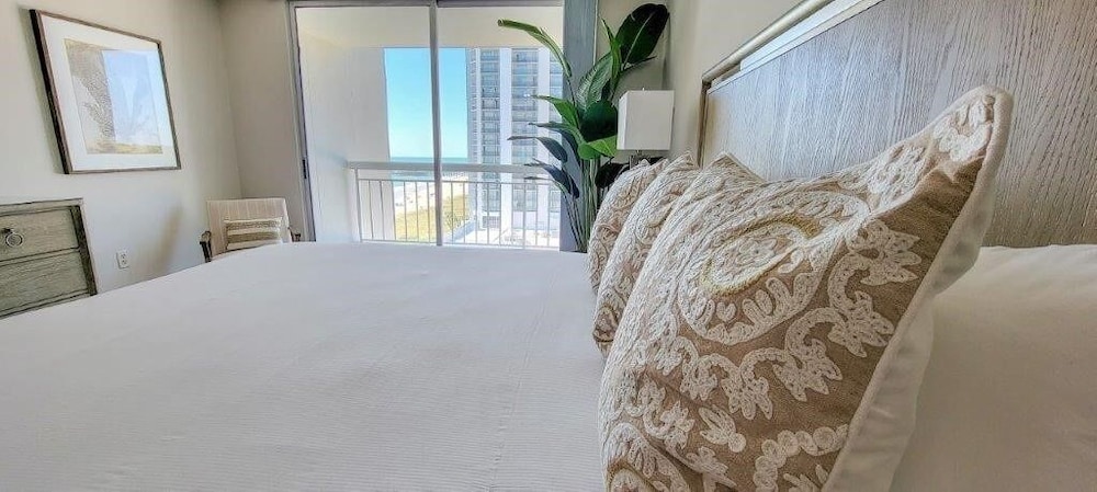 Stunning ocean view remodeled 2 bedroom 2 bath condo, 908 South Hampton 2 Condo view 4