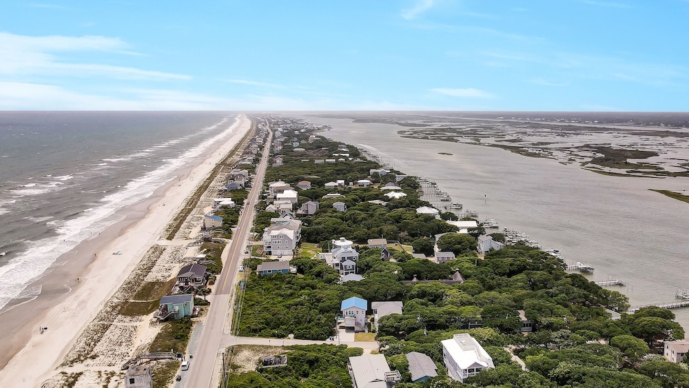Oceanwatch Cottage by Topsail Realty