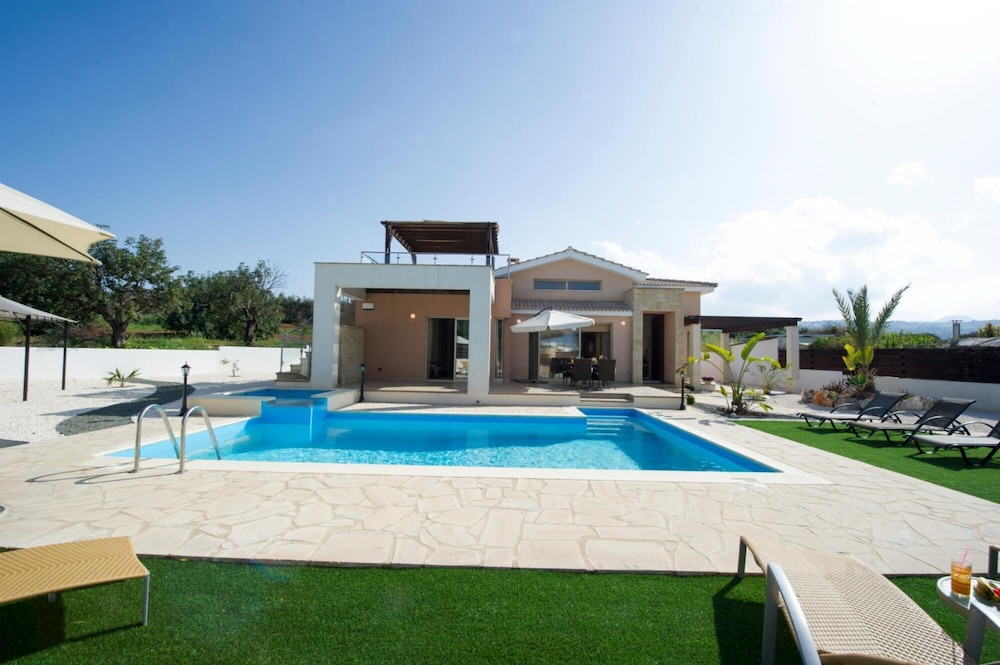 Villa Thalassa Large Private Pool Walk to Beach A C Wifi Car Not Required - 2346 view 4