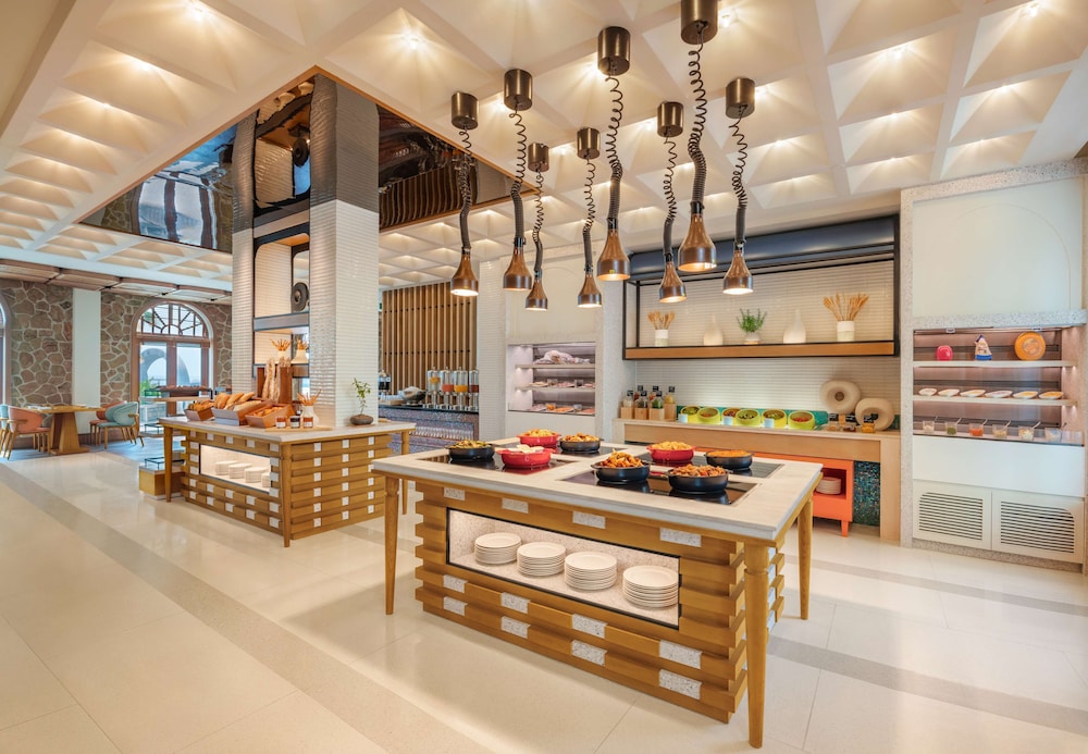 La Festa Phu Quoc, Curio Collection By Hilton 69
