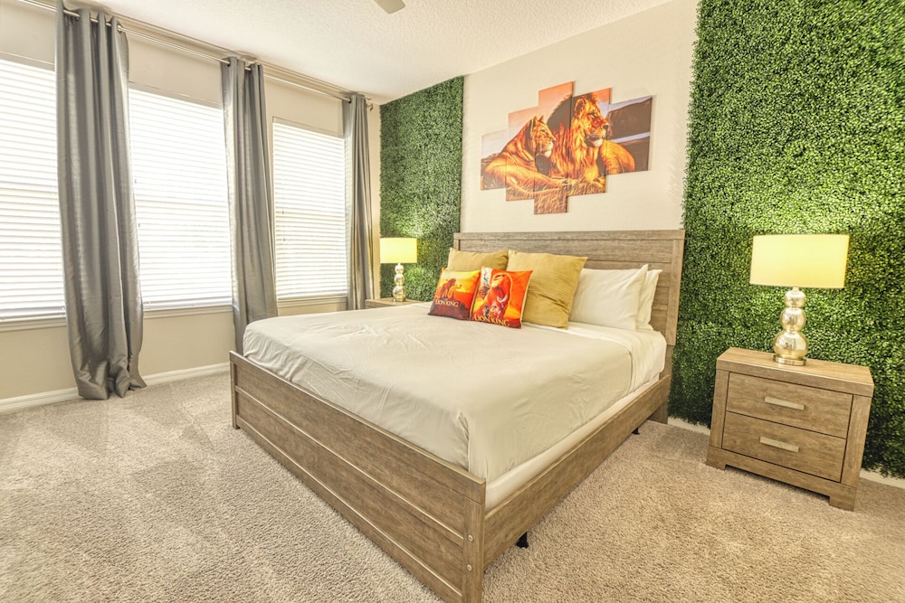 Jodie's Luxury Solara Home