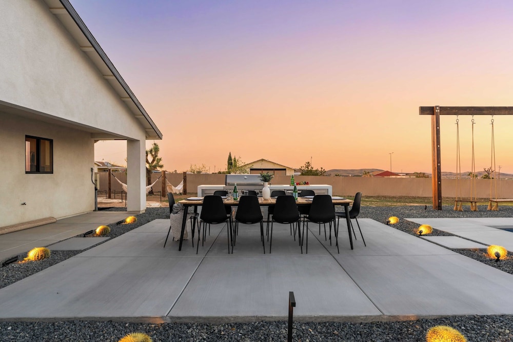 Bocce, Pool+spa, Game Room, Firepit Modern Oasis Yucca Haven by Avantstay