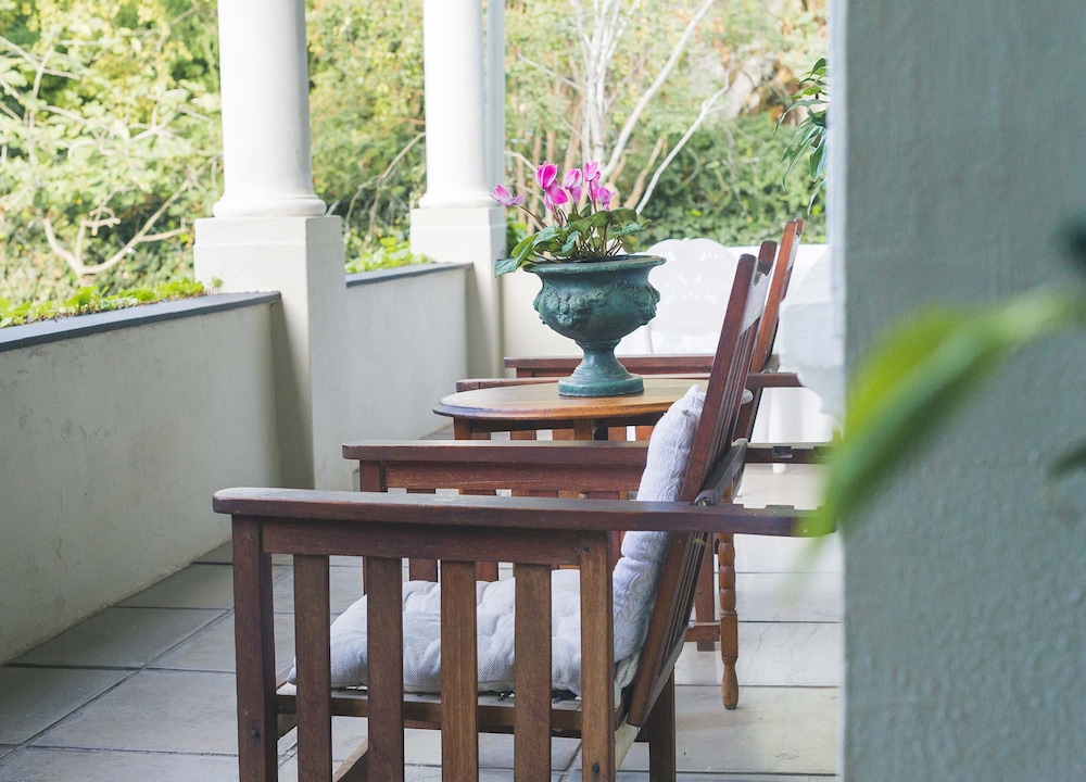 Lovely Guesthouse in Pretoria Welcoming you on a Spacious Room With Breakfast