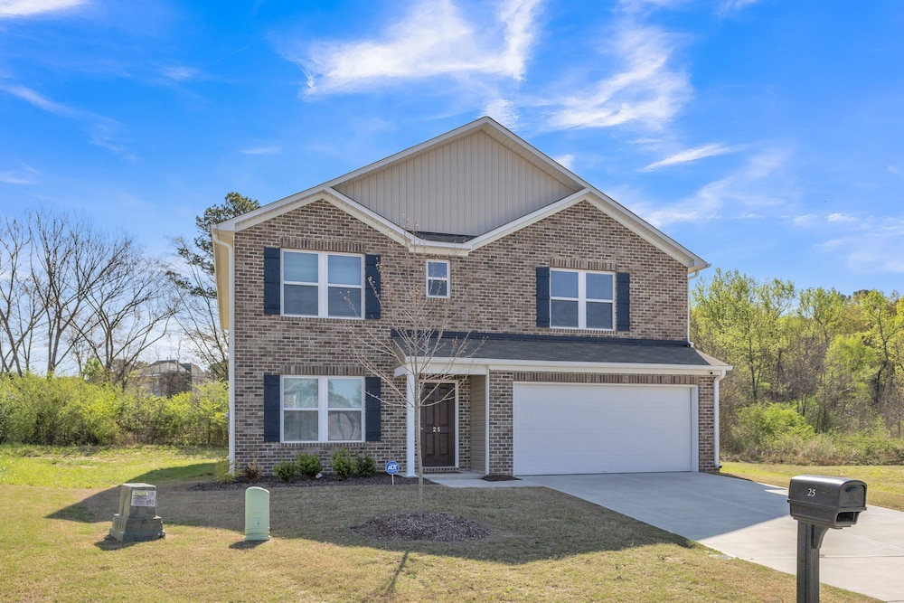5br Pet Friendly Retreat With Garage Parking 5 Bedroom Home