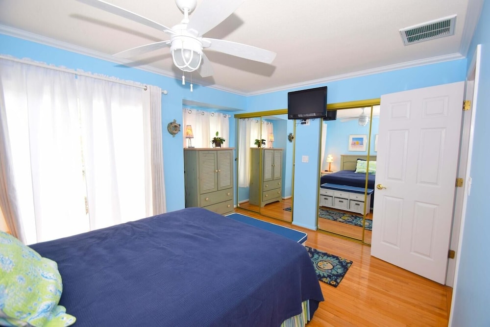 Harbour Island 46G 2 Br townhouse by RedAwning