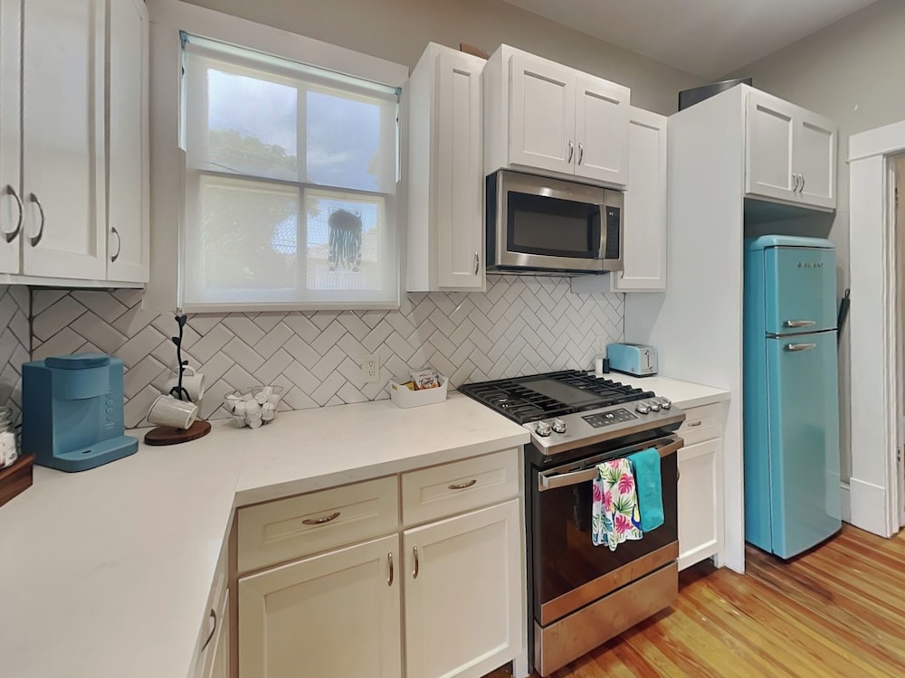 Sealy Street Duo by Ryson Vacation Rentals