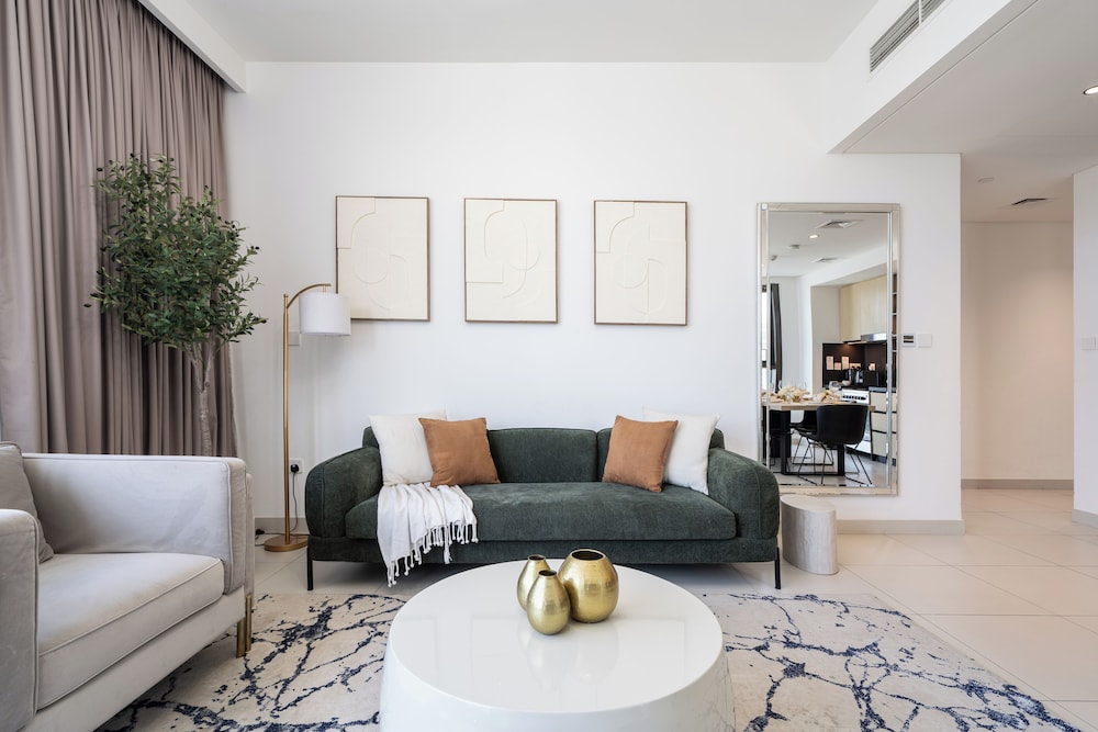 Delujo Stays – Burj Crown Collection