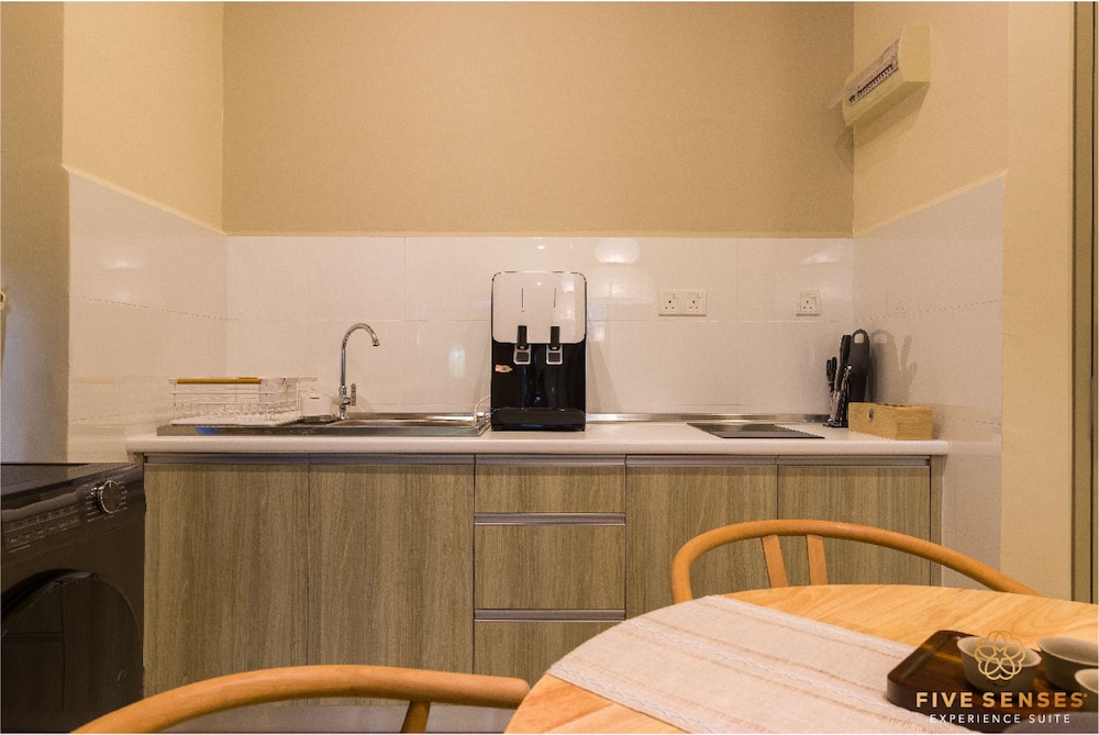 KIP Core Soho Suite by Five Senses