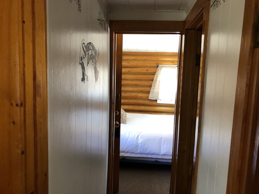 Sportsmans Lodge