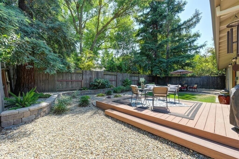 Family-friendly Getaway Near Slide Hill Park 3 Bedroom Home by RedAwning - Property Image 6