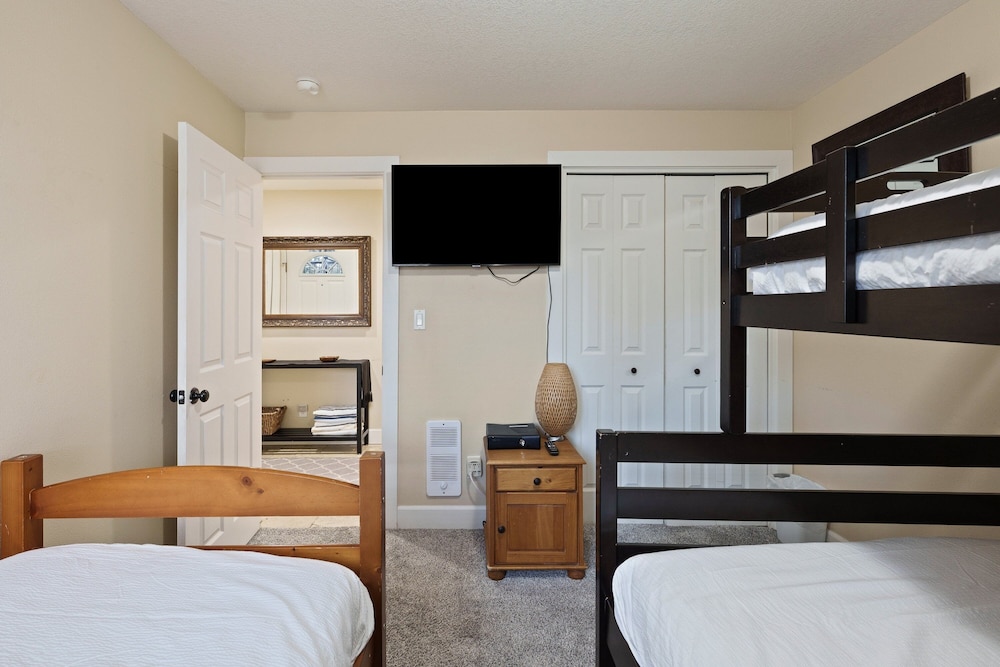 Abbot House 4 2 Bedroom Condo