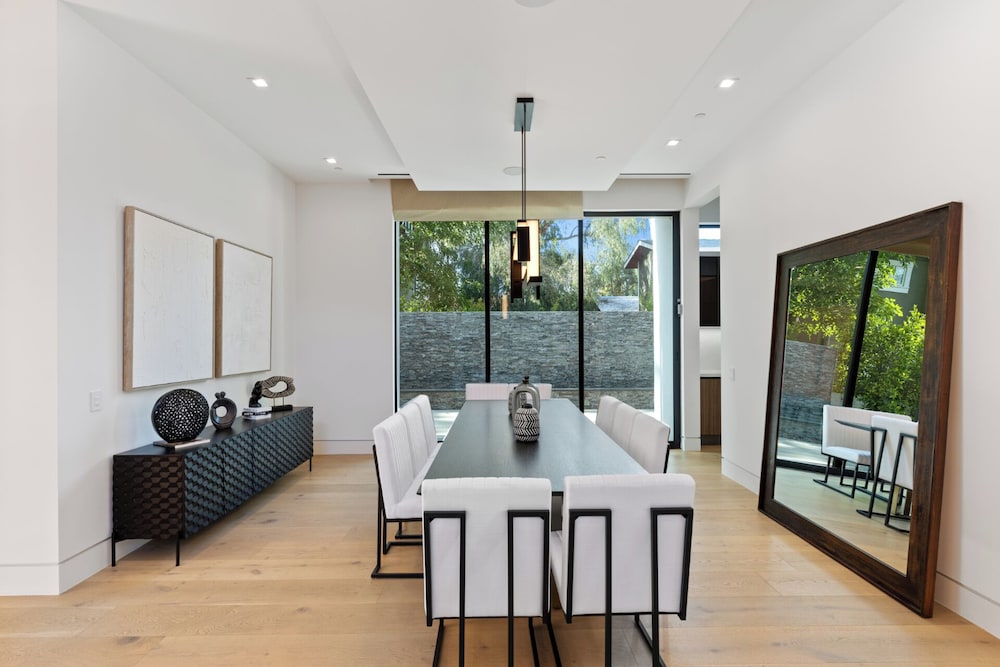Melvin - Modern Contemporary Estate w/ Backyard + Pool & Spa