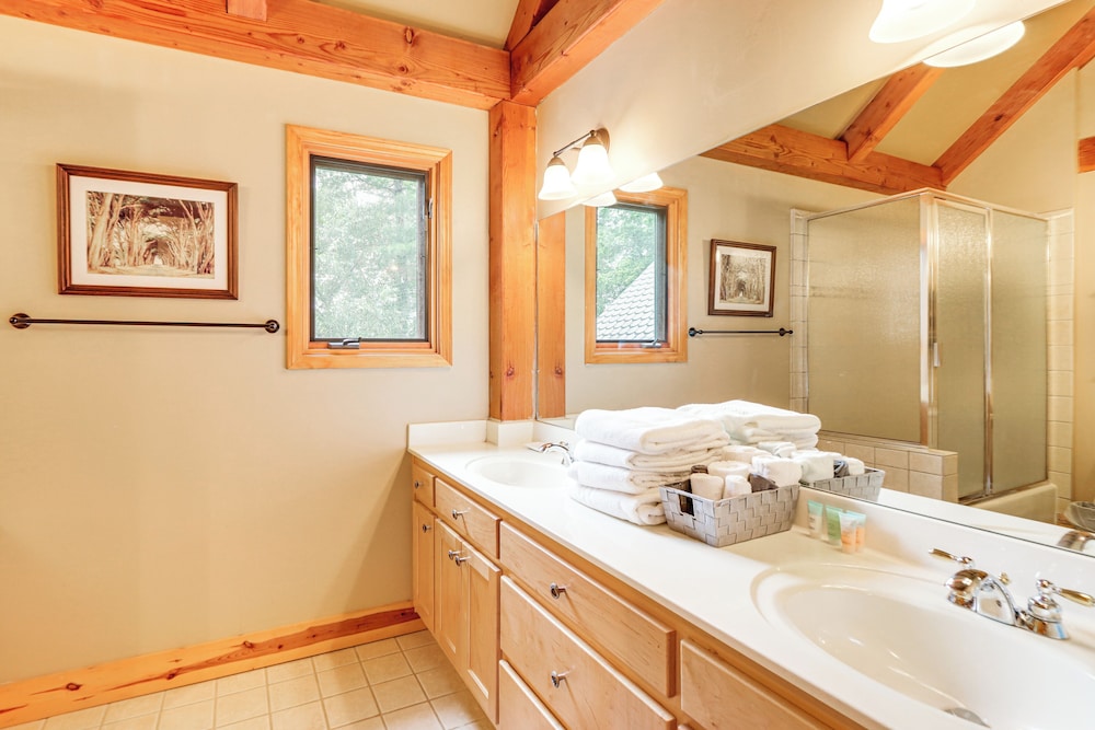 Game Room & Fireplaces: Group Dahlonega Getaway