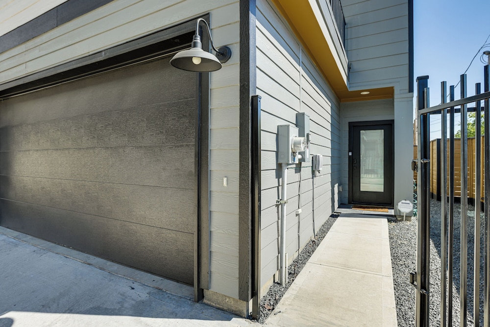 Your Houston HQ! Modern Unit w/ Yard & Workspace