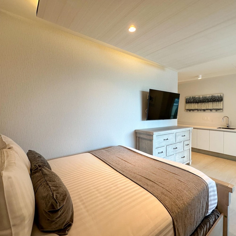 New 3BR Ground Floor Las Palomas Condo