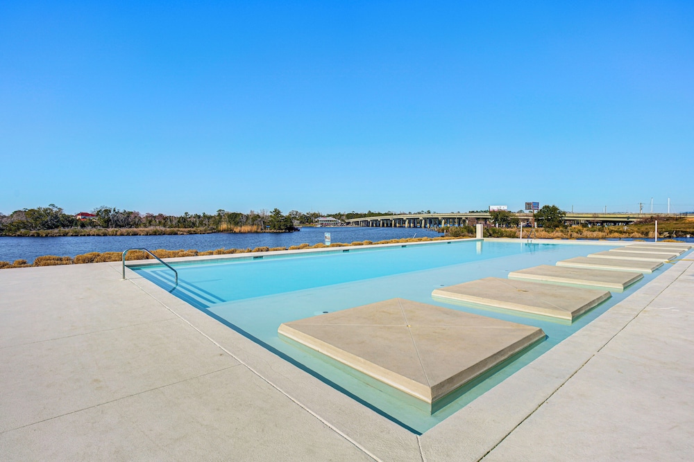 3 Mi to Gulfport Beaches: Waterfront 'casa Pesce'