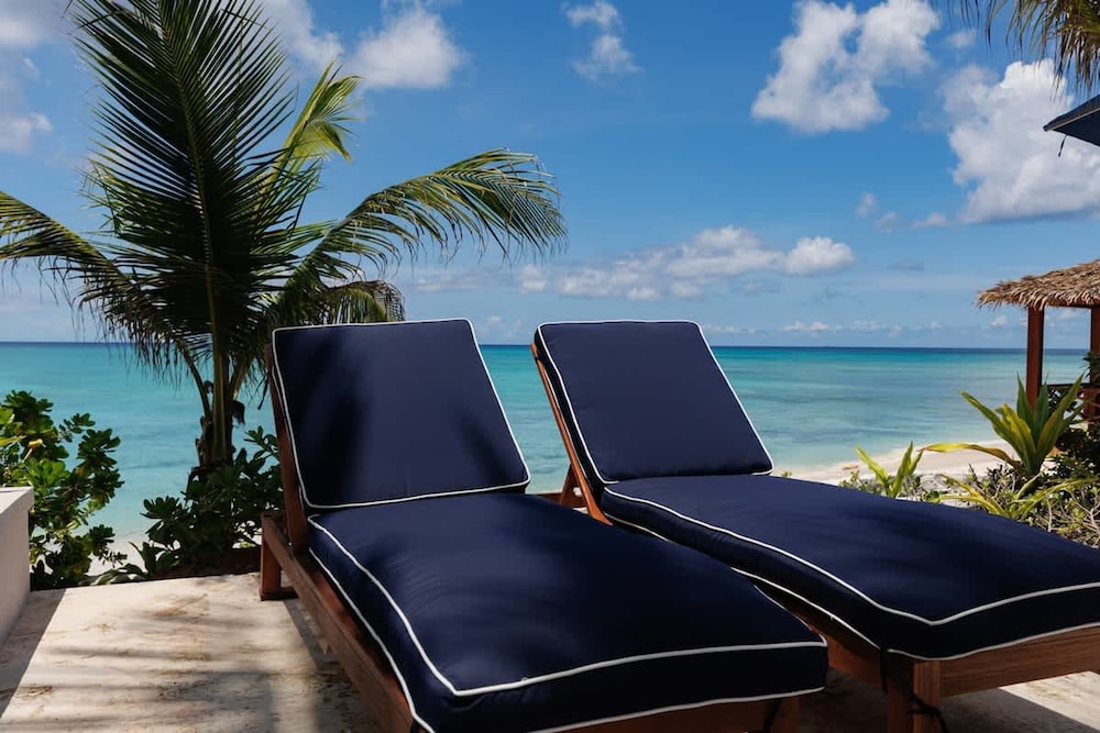 Newly Renovated Notos Cove Villa Property