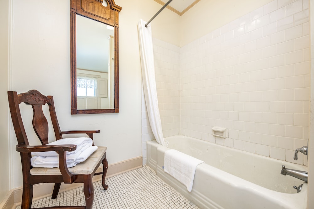 Wayside Inn