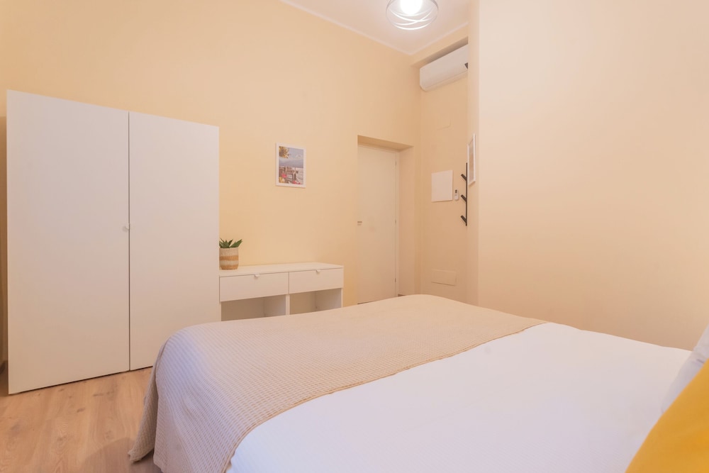 Simar Apartments nearby Como S.G. Train Station by Rent all Como