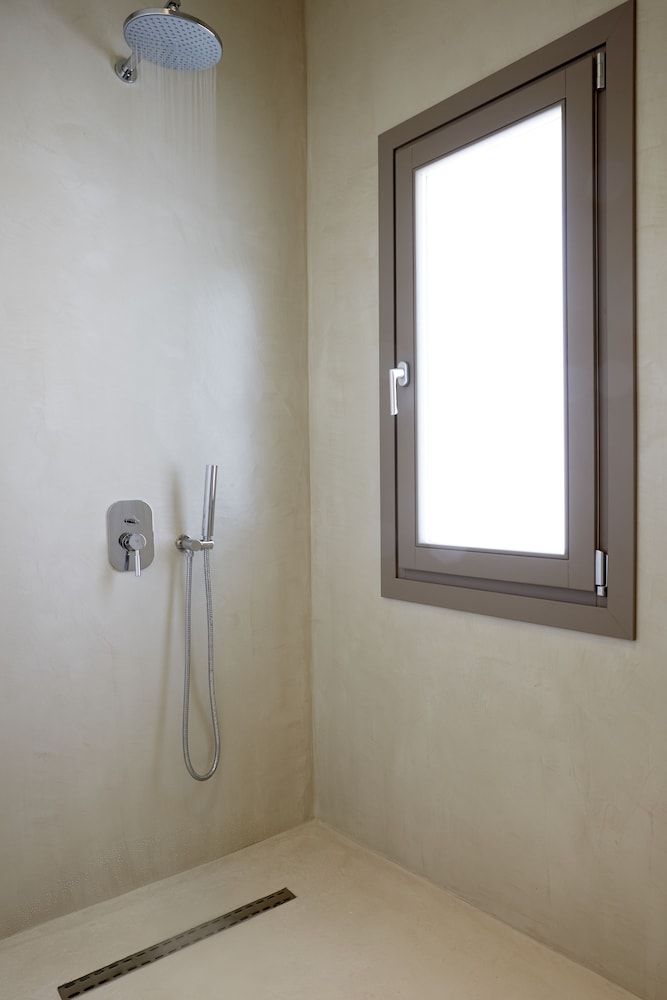 White and Co. La Torre Suites