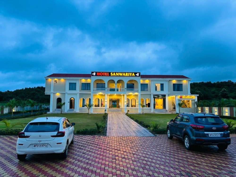 Hotel Sanwariya Family & Restaurant