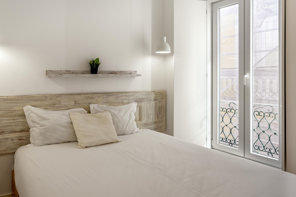 Downtown Modern Apartments I by Homing