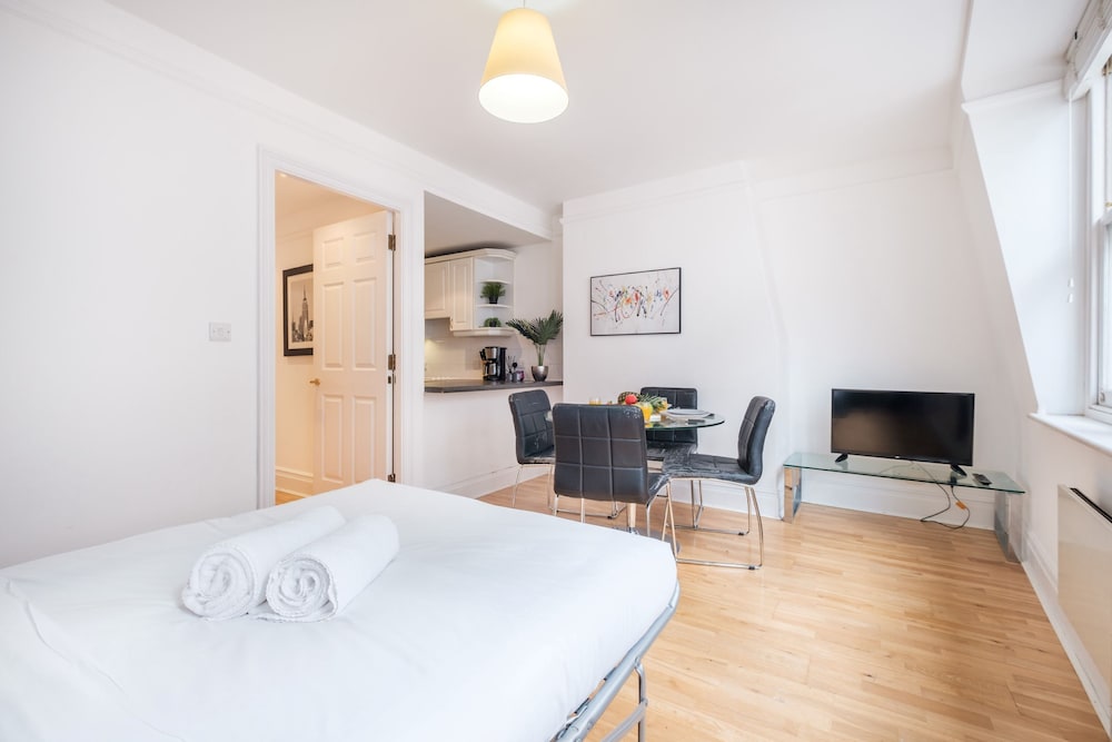 Holborn Penthouse Apartment with Terrace