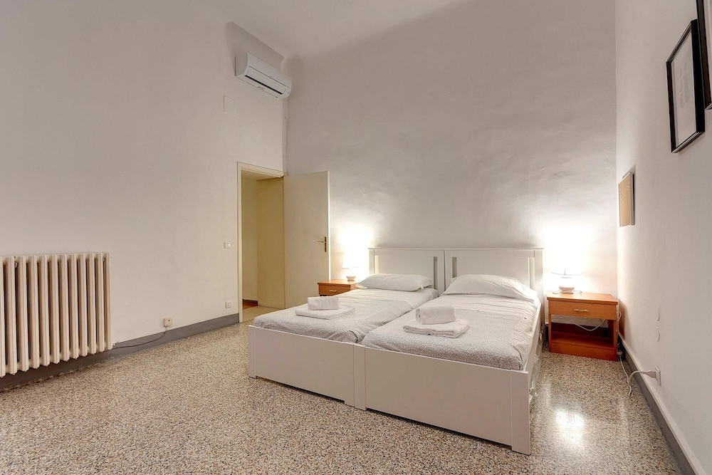 Servi 34 in Firenze With 3 Bedrooms and 2 Bathrooms
