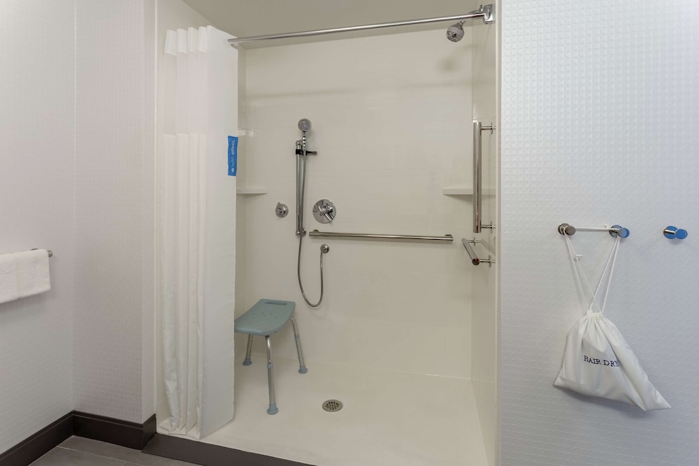 Burlington Vacations - Hampton Inn  Suites Burlington - Property Image 1