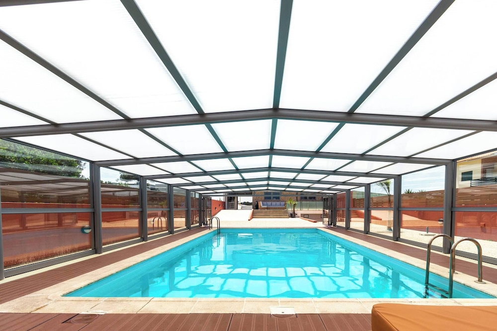 House With Heated Pool all Year Round