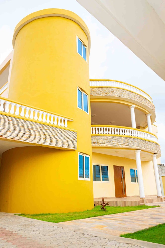 House 5 Mins From the Beach, 15 Mins From the Airport