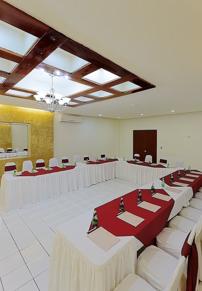 Villahermosa Vacations - Olmeca Plaza Urban Express - Property Image 11