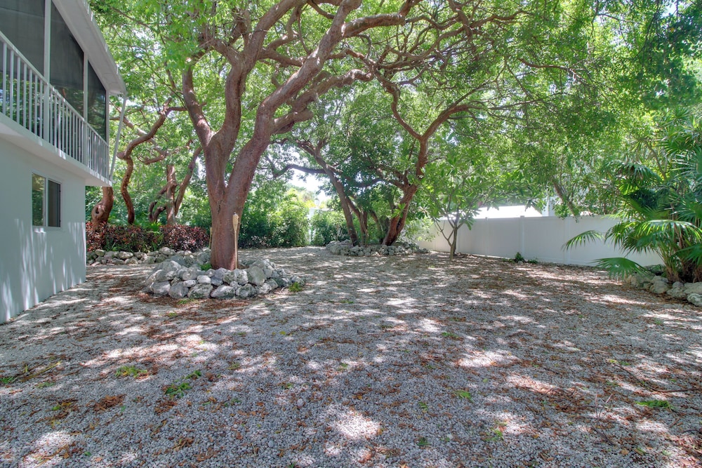 Walk to Beach: Tavernier Apartment w/ Patio!