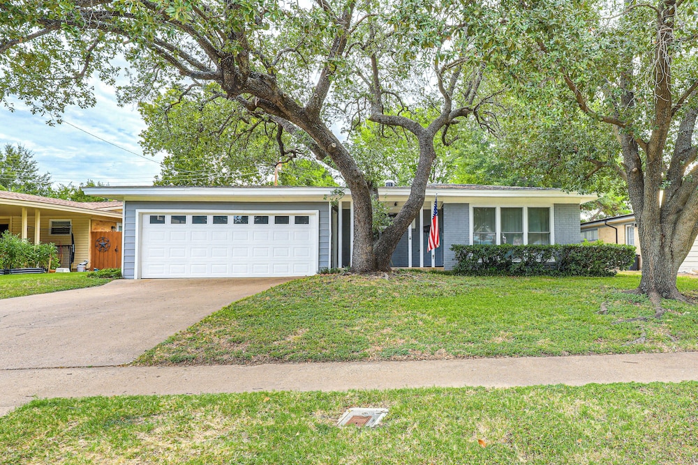 Ranch-style Home w/ Patio & Yard in Dallas Area