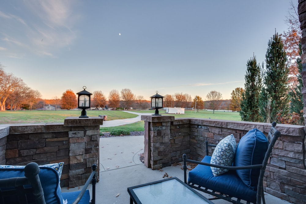 Luxe Missouri Getaway w/ Hot Tub  Fire Pit! - Property Image 1