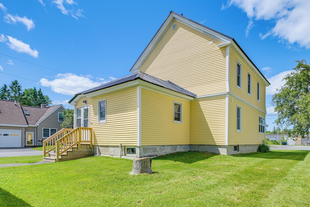 Presque Isle Home w/ Screened Porch Near River! view 5