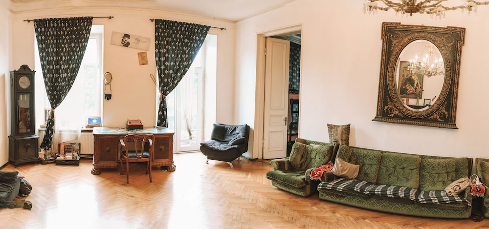Opera Rooms&Hostel