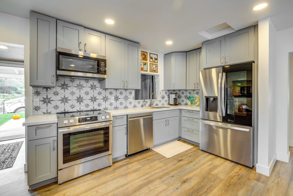 Tillamook Bay Apt Near Marina: Fish, Boat & More!