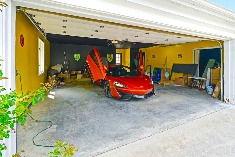 Luxe Gated Mansion - Basketball Court Movie Theater Acreage