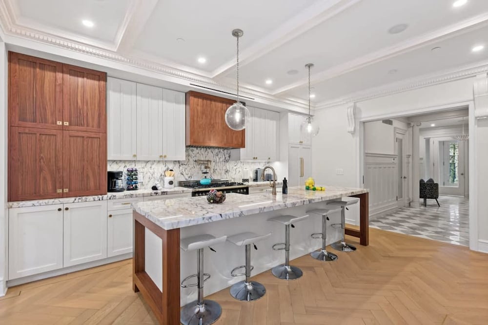 Riverside by Rove Travel 7BR Modern Townhouse
