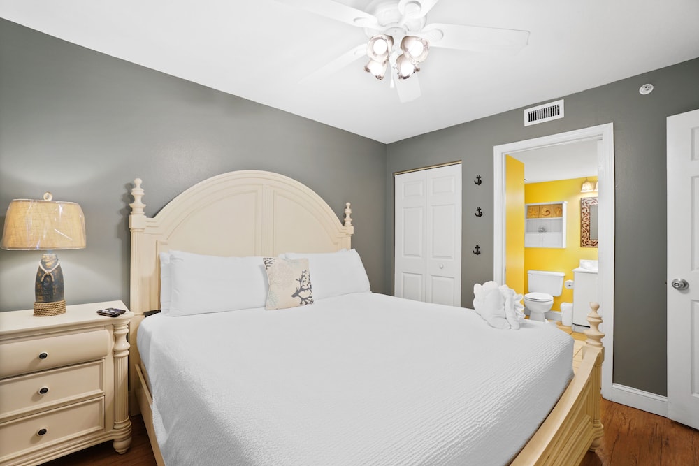 Pelican Beach Resort by Panhandle Getaways