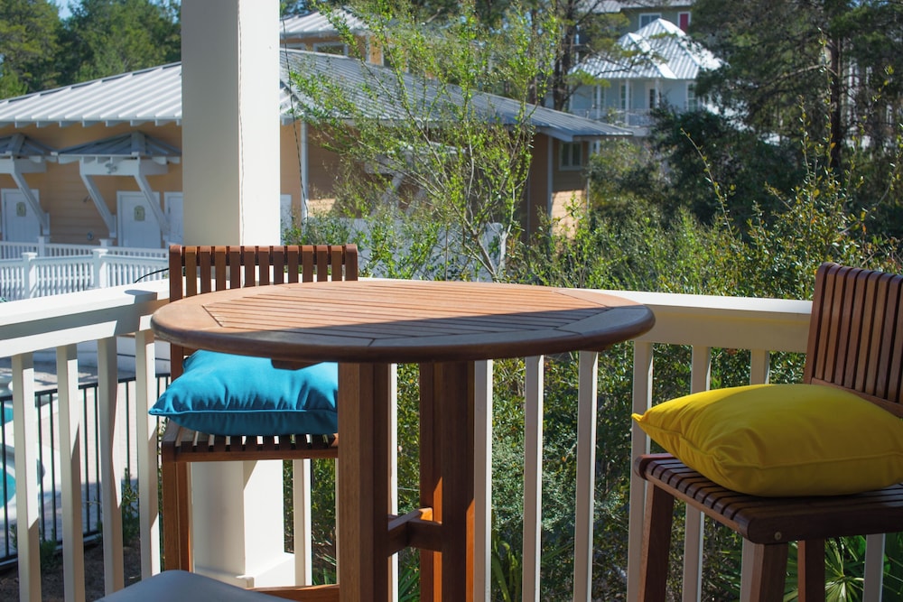 Aquamarine! Sleeps 12! Close to Community Pool! Private Beach Access!