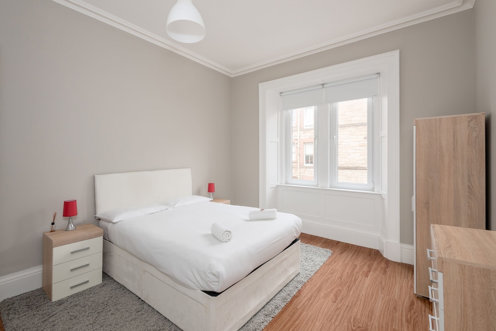 Silver Lining Apartment near Holyrood view 4