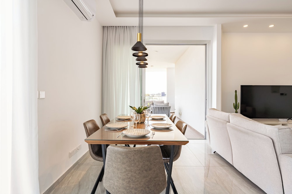 YAMAS Urban Living Platinum 77 Apartments