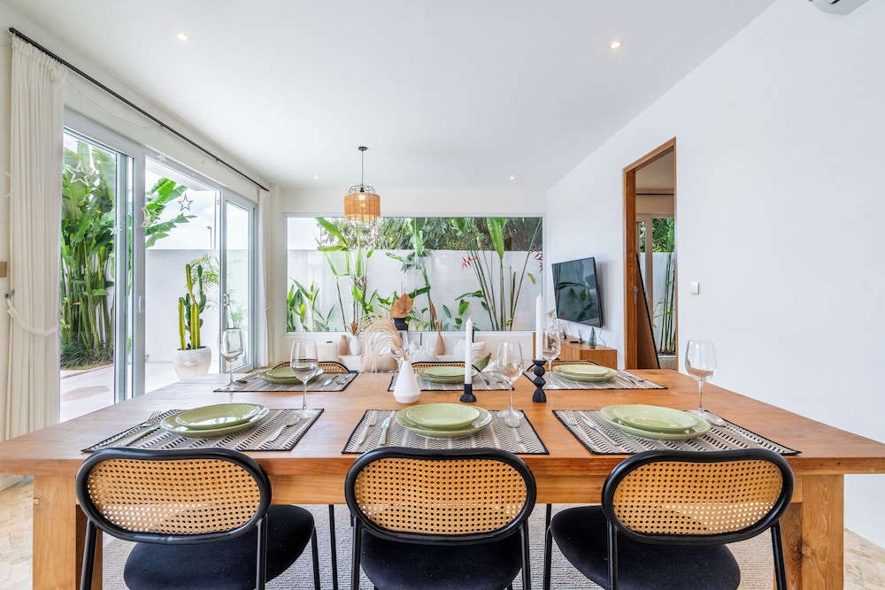 Eleven Villa Canggu - Calm Oasis with Pool and Privacy