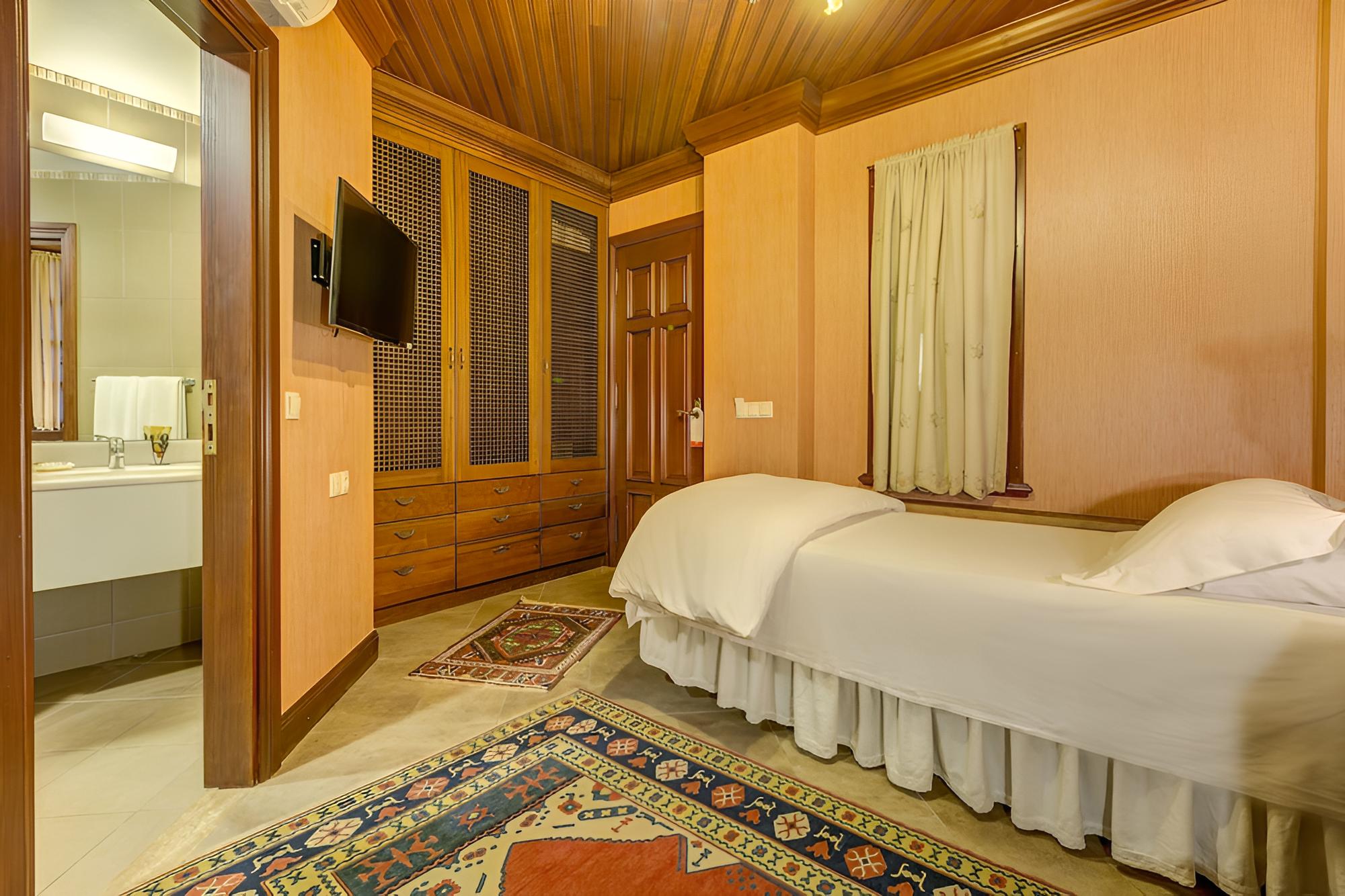 Kaucuk Hotel