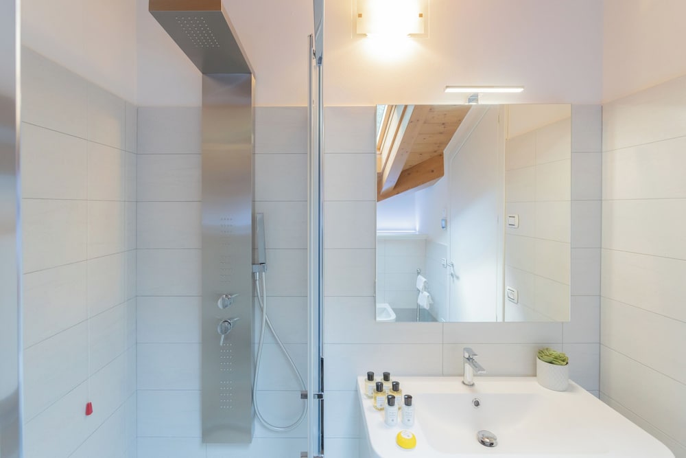 Dream Lake Apartments by Rent all Como