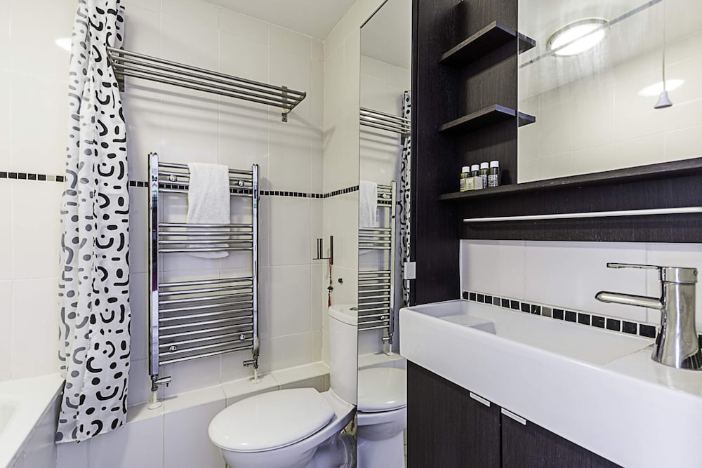 Cosy Angel Flat: Tube Nearby, Stunning Views!