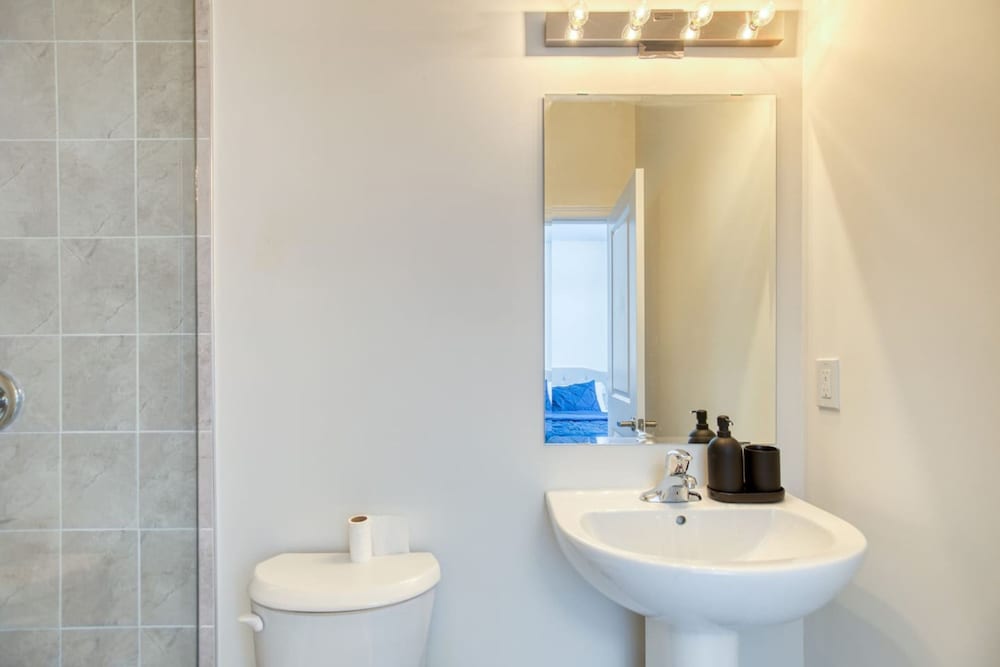 Spacious Brand New 4-bed Retreat in Quinte West